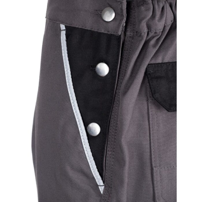 LHGRAU S 3 TMG® Arbeitslatzhose Style Herren grau-schwarz EU23 [fusion_button link="https://arbeitsschutz-riethmueller.de/bedruckungen/" title="" target="_self" link_attributes="" alignment_medium="" alignment_small="" alignment="left" modal="" hide_on_mobile="small-visibility,medium-visibility,large-visibility" sticky_display="normal,sticky" class="bedruckung-info-button" id="" color="custom" button_gradient_top_color_hover="var(--awb-color6)" hue="" saturation="" lightness="" alpha="" button_gradient_top_color="" button_gradient_bottom_color_hover="var(--awb-color6)" button_gradient_bottom_color="" gradient_start_position="" gradient_end_position="" gradient_type="" radial_direction="" linear_angle="180" accent_hover_color="var(--awb-color5)" accent_color="" type="" bevel_color="" bevel_color_hover="" border_top="" border_right="" border_bottom="" border_left="" border_radius_top_left="10" border_radius_top_right="10" border_radius_bottom_right="10" border_radius_bottom_left="10" border_hover_color="" border_color="" size="large" padding_top="" padding_right="" padding_bottom="" padding_left="" fusion_font_family_button_font="" fusion_font_variant_button_font="" font_size="16px" line_height="" letter_spacing="" text_transform="" stretch="default" margin_top="" margin_right="" margin_bottom="15px" margin_left="" icon="fa-stamp fas" icon_position="left" icon_divider="yes" hover_transition="none" animation_type="fade" animation_direction="down" animation_color="" animation_speed="1.0" animation_delay="0.0" animation_offset="top-into-view"]Bedruckung möglich! Jetzt anfragen![/fusion_button] <a href="#preise-bedruckung">Preise für die Bedruckung ansehen.</a> <strong>Weitere Farben:</strong> <a href="https://arbeitsschutz-riethmueller.de/produkt/arbeitslatzhose-navy-schwarz/"><img class="alignnone wp-image-3915" src="https://arbeitsschutz-riethmueller.de/wp-content/uploads/2023/11/LHNS.jpg" alt="" width="80" height="80" /></a> <a href="https://arbeitsschutz-riethmueller.de/produkt/arbeitslatzhose-blau-schwarz/"><img class="alignnone wp-image-3898" src="https://arbeitsschutz-riethmueller.de/wp-content/uploads/2023/11/LHBS.jpg" alt="" width="80" height="80" /></a> <a href="https://arbeitsschutz-riethmueller.de/produkt/arbeitslatzhose-khaki-schwarz/"><img class="alignnone wp-image-3906" src="https://arbeitsschutz-riethmueller.de/wp-content/uploads/2023/11/LHKS.jpg" alt="" width="80" height="80" /></a> <a href="https://arbeitsschutz-riethmueller.de/produkt/arbeitslatzhose-gruen-schwarz/"><img class="alignnone wp-image-3890" src="https://arbeitsschutz-riethmueller.de/wp-content/uploads/2023/11/LHGRUEN-S.jpg" alt="" width="80" height="80" /></a>  <a href="https://arbeitsschutz-riethmueller.de/produkt/arbeitslatzhose-weiss/"><img class="alignnone wp-image-3879" src="https://arbeitsschutz-riethmueller.de/wp-content/uploads/2023/11/LHW.jpg" alt="" width="80" height="80" /></a> <a href="https://arbeitsschutz-riethmueller.de/produkt/arbeitslatzhose-schwarz/"><img class="alignnone wp-image-3870" src="https://arbeitsschutz-riethmueller.de/wp-content/uploads/2023/11/LHS.jpg" alt="" width="80" height="80" /></a>