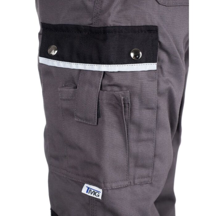 LHGRAU S 4 TMG® Arbeitslatzhose Style Herren grau-schwarz EU23 [fusion_button link="https://arbeitsschutz-riethmueller.de/bedruckungen/" title="" target="_self" link_attributes="" alignment_medium="" alignment_small="" alignment="left" modal="" hide_on_mobile="small-visibility,medium-visibility,large-visibility" sticky_display="normal,sticky" class="bedruckung-info-button" id="" color="custom" button_gradient_top_color_hover="var(--awb-color6)" hue="" saturation="" lightness="" alpha="" button_gradient_top_color="" button_gradient_bottom_color_hover="var(--awb-color6)" button_gradient_bottom_color="" gradient_start_position="" gradient_end_position="" gradient_type="" radial_direction="" linear_angle="180" accent_hover_color="var(--awb-color5)" accent_color="" type="" bevel_color="" bevel_color_hover="" border_top="" border_right="" border_bottom="" border_left="" border_radius_top_left="10" border_radius_top_right="10" border_radius_bottom_right="10" border_radius_bottom_left="10" border_hover_color="" border_color="" size="large" padding_top="" padding_right="" padding_bottom="" padding_left="" fusion_font_family_button_font="" fusion_font_variant_button_font="" font_size="16px" line_height="" letter_spacing="" text_transform="" stretch="default" margin_top="" margin_right="" margin_bottom="15px" margin_left="" icon="fa-stamp fas" icon_position="left" icon_divider="yes" hover_transition="none" animation_type="fade" animation_direction="down" animation_color="" animation_speed="1.0" animation_delay="0.0" animation_offset="top-into-view"]Bedruckung möglich! Jetzt anfragen![/fusion_button] <a href="#preise-bedruckung">Preise für die Bedruckung ansehen.</a> <strong>Weitere Farben:</strong> <a href="https://arbeitsschutz-riethmueller.de/produkt/arbeitslatzhose-navy-schwarz/"><img class="alignnone wp-image-3915" src="https://arbeitsschutz-riethmueller.de/wp-content/uploads/2023/11/LHNS.jpg" alt="" width="80" height="80" /></a> <a href="https://arbeitsschutz-riethmueller.de/produkt/arbeitslatzhose-blau-schwarz/"><img class="alignnone wp-image-3898" src="https://arbeitsschutz-riethmueller.de/wp-content/uploads/2023/11/LHBS.jpg" alt="" width="80" height="80" /></a> <a href="https://arbeitsschutz-riethmueller.de/produkt/arbeitslatzhose-khaki-schwarz/"><img class="alignnone wp-image-3906" src="https://arbeitsschutz-riethmueller.de/wp-content/uploads/2023/11/LHKS.jpg" alt="" width="80" height="80" /></a> <a href="https://arbeitsschutz-riethmueller.de/produkt/arbeitslatzhose-gruen-schwarz/"><img class="alignnone wp-image-3890" src="https://arbeitsschutz-riethmueller.de/wp-content/uploads/2023/11/LHGRUEN-S.jpg" alt="" width="80" height="80" /></a>  <a href="https://arbeitsschutz-riethmueller.de/produkt/arbeitslatzhose-weiss/"><img class="alignnone wp-image-3879" src="https://arbeitsschutz-riethmueller.de/wp-content/uploads/2023/11/LHW.jpg" alt="" width="80" height="80" /></a> <a href="https://arbeitsschutz-riethmueller.de/produkt/arbeitslatzhose-schwarz/"><img class="alignnone wp-image-3870" src="https://arbeitsschutz-riethmueller.de/wp-content/uploads/2023/11/LHS.jpg" alt="" width="80" height="80" /></a>